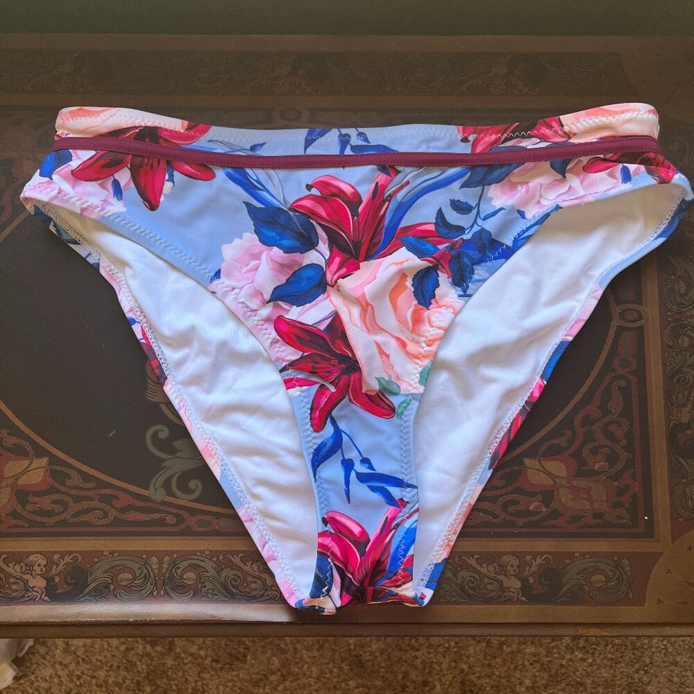 Cupshe Medium Blue and Burgundy Floral Bikini Bottoms